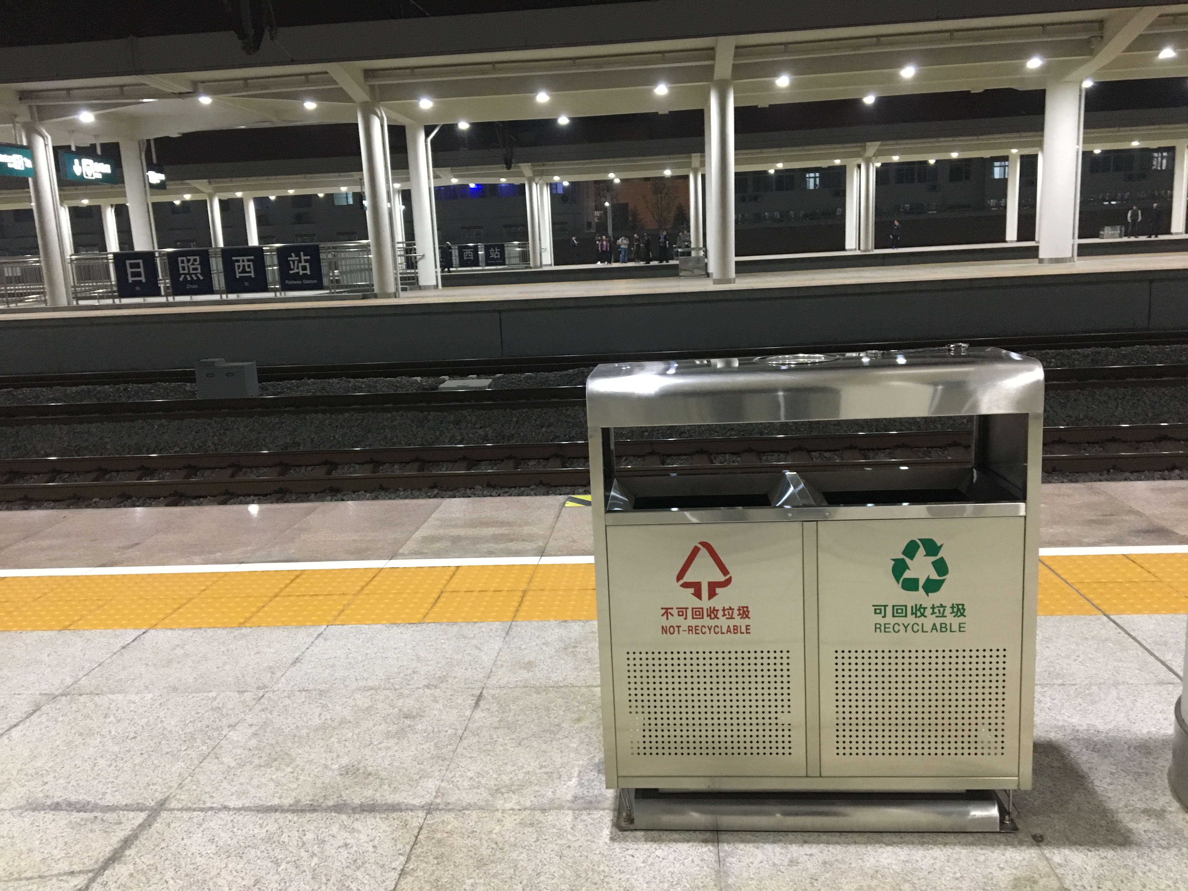 分類(lèi)垃圾桶